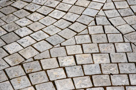 Fan-set granite cobble laid in a tight radius